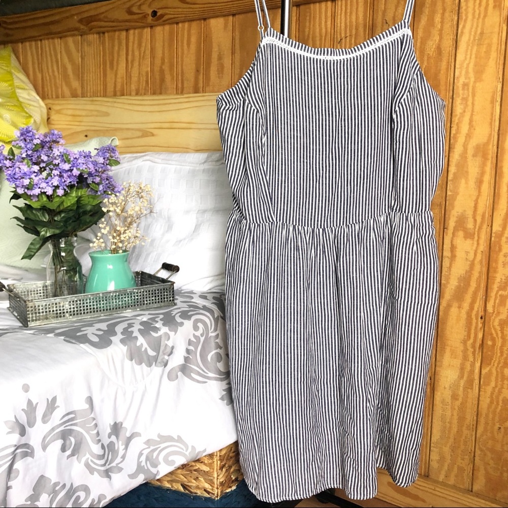 Old Navy Pinstriped Lightweight Knee Length Dress